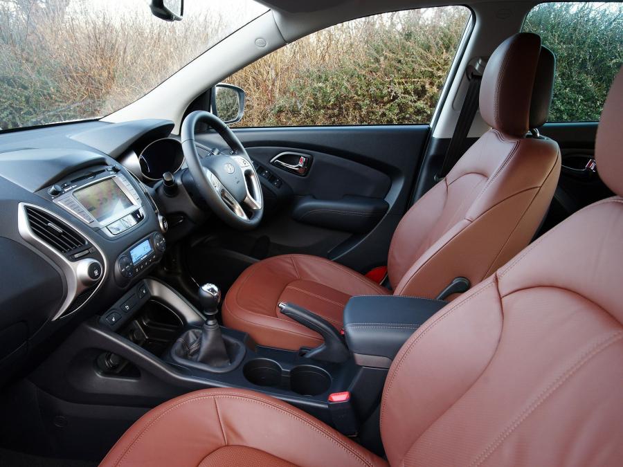  Hyundai ix35 2010 года  (UK) (фото 16 из 22)